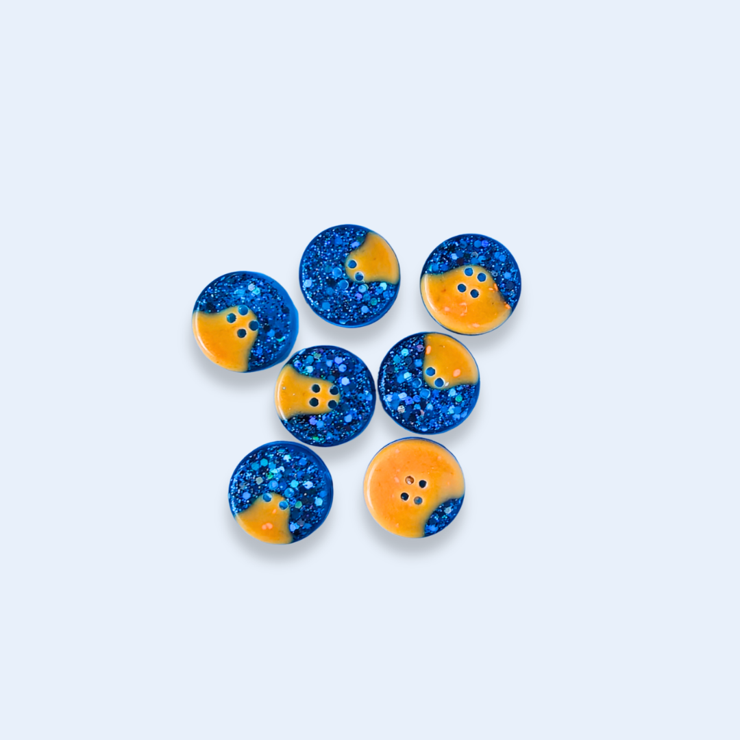 Knappar 15 mm [brandgult i blått glitter, 7 st]