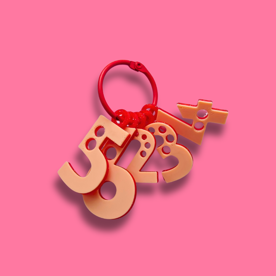 Stickmått nyckelring [peach/glittrig röd]