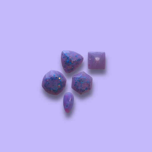 Små stiftörhängen [plommon, 5 st]