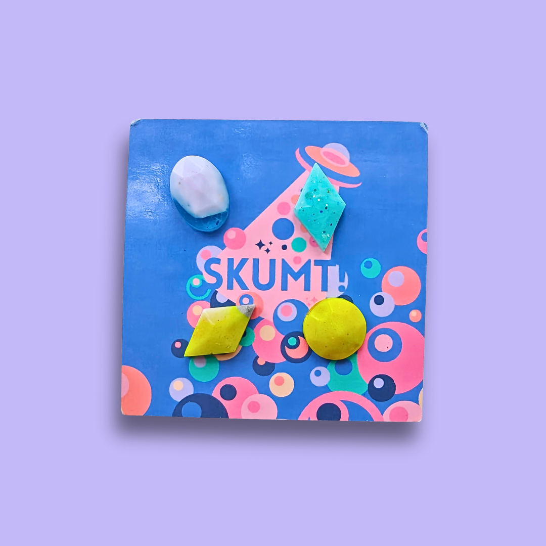 Små stiftörhängen [glad mix, 4 st]